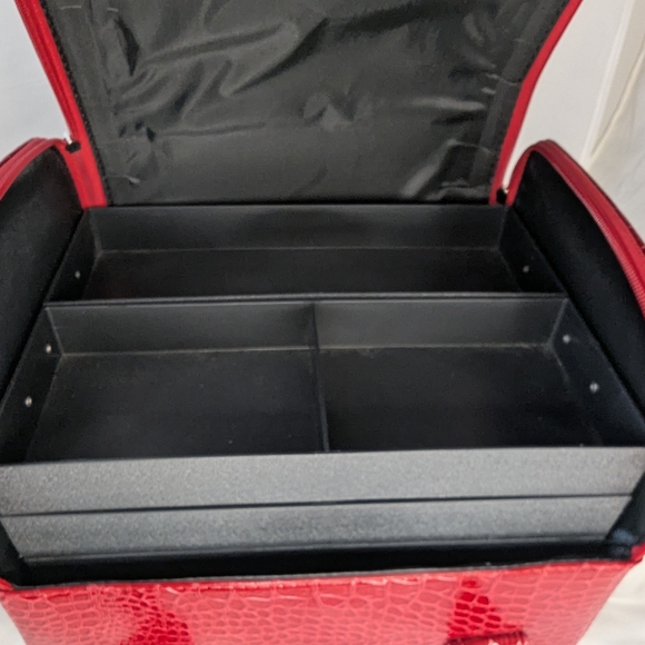 Make-Up Case - Elegant Red Crocodile-Embossed Make-Up Bag - Picture 8 of 10